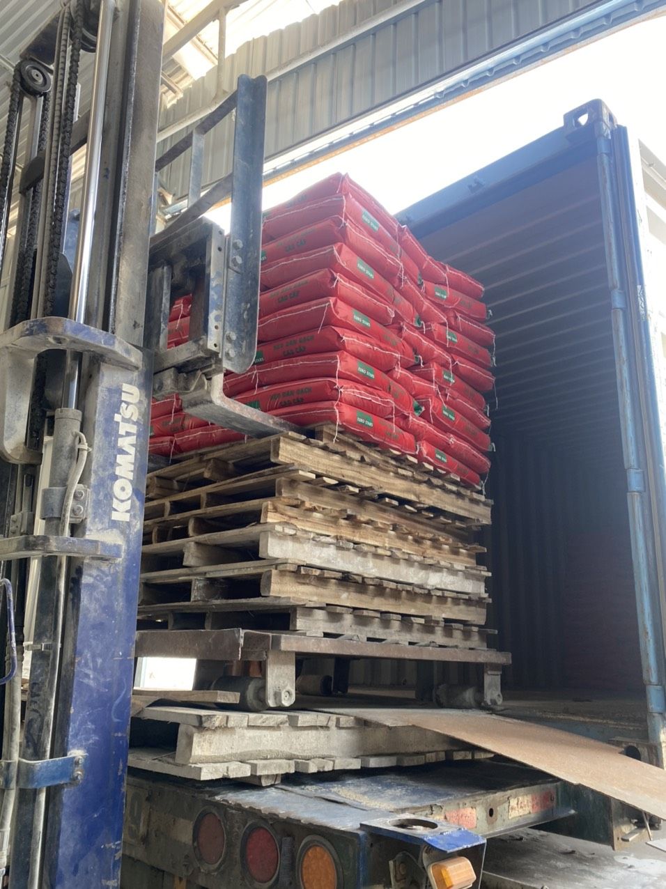 Hàng Liên Tục Đến Tay Các Nhà Phân Phối